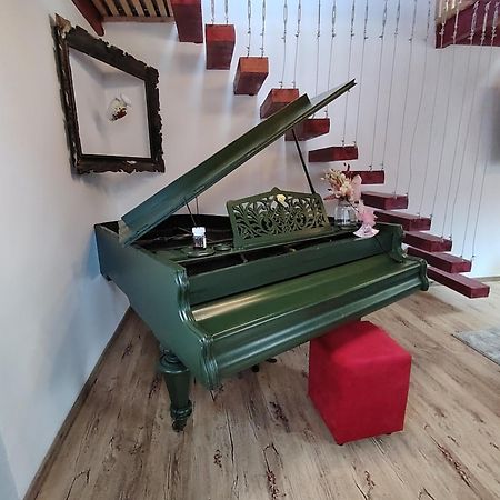 Отель Casa Anne Boutique Брашов Экстерьер фото