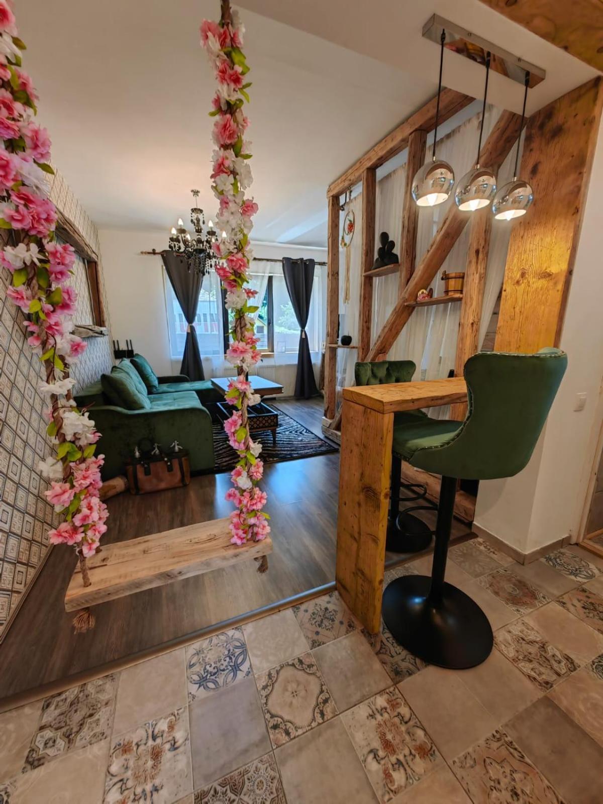Отель Casa Anne Boutique Брашов Экстерьер фото